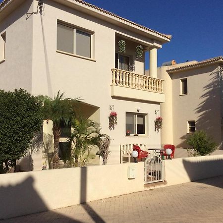 Quality Villa With Pool In Superb Location In Paphos Mandria  Exterior photo