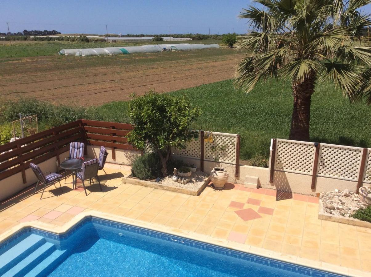 Quality Villa With Pool In Superb Location In Paphos Mandria  Exterior photo