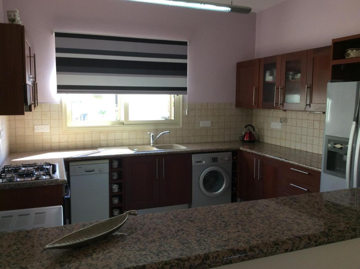 Quality Villa With Pool In Superb Location In Paphos Mandria  Exterior photo
