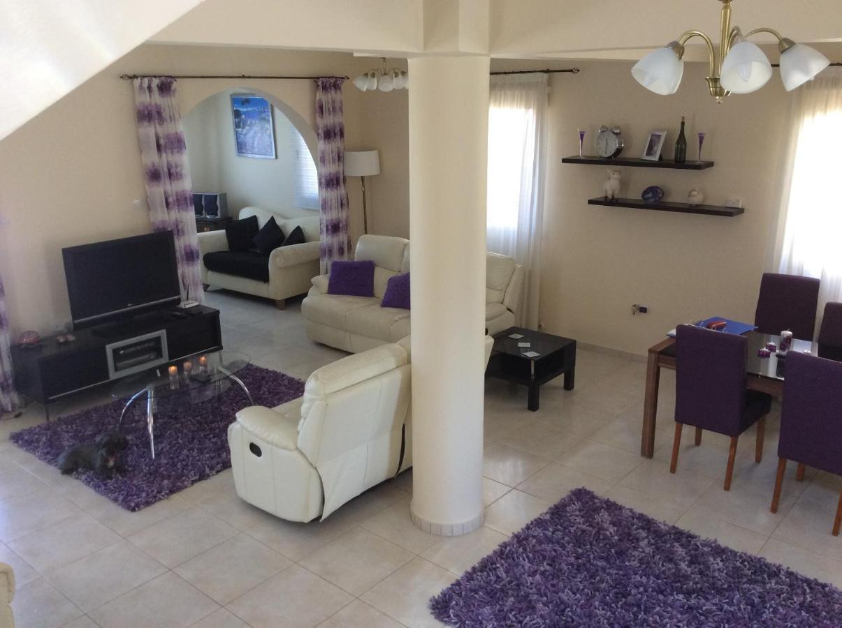 Quality Villa With Pool In Superb Location In Paphos Mandria  Exterior photo